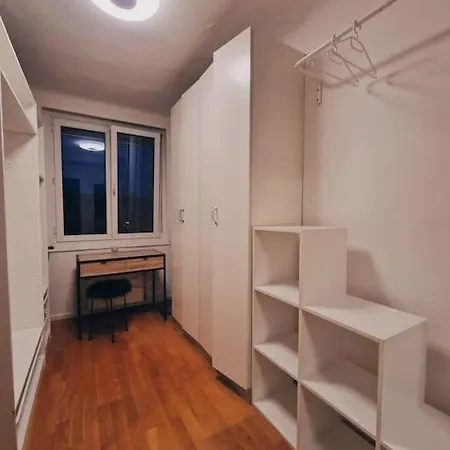 Schoene 2,5 Mit Balkon Und Parkplatz Appartamento *