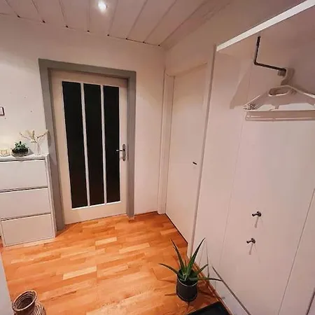 Schoene 2,5 Mit Balkon Und Parkplatz غراتس