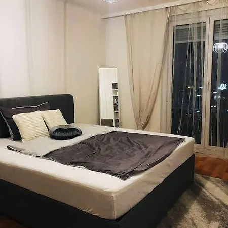 아파트 Schoene 2,5 Mit Balkon Und Parkplatz 그라츠