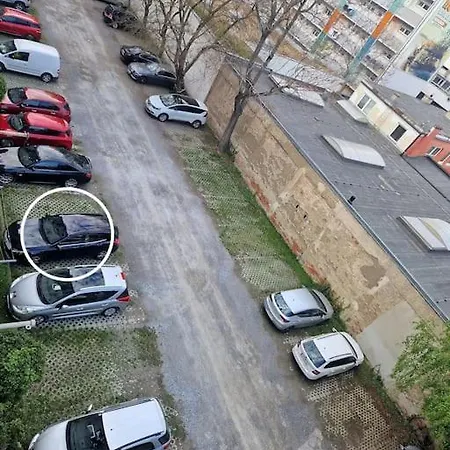 Schoene 2,5 Mit Balkon Und Parkplatz شقة